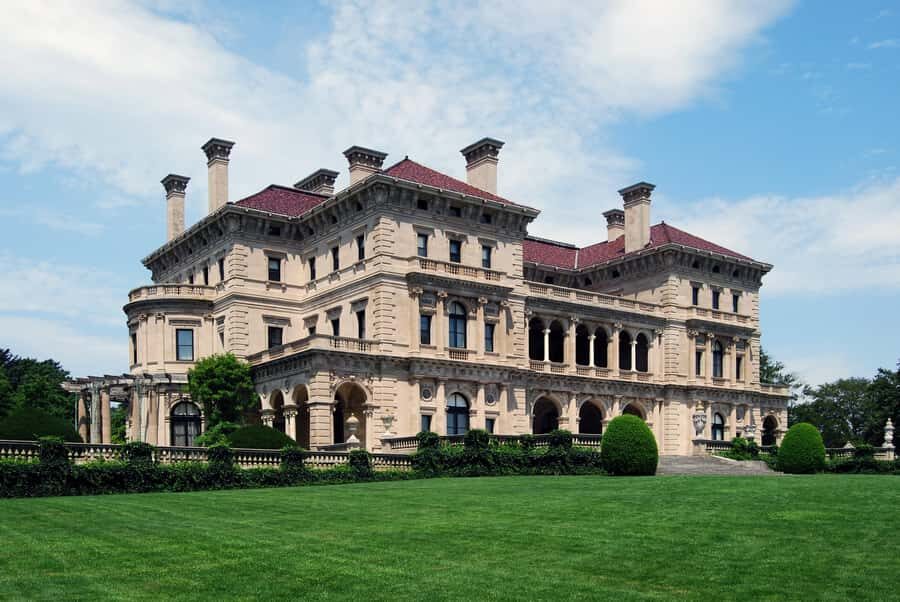 Newport: Newport Mansions Ticket - 1 or 2 Mansions - Meeting at The Breakers Welcome Center and getting set up