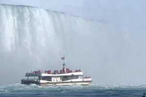Niagara Falls Canada: Helicopter + Boat + Lunch & more US Pick-up - Table Rock Welcome Centre: closest horseshoe-falls photos first
