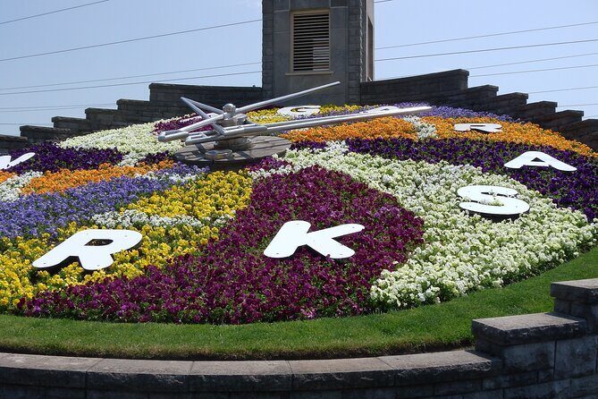 Niagara Falls Canada: Helicopter + Boat + Lunch & more US Pick-up - Maple Leaf Place lunch and tastings: the best kind of pause