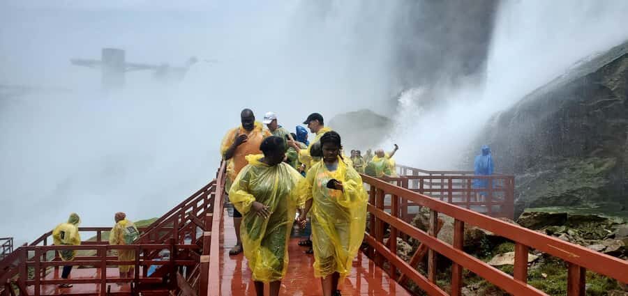 Niagara Falls Canada & USA: Small Group Deluxe Tour - Six Hours, Two Countries: How This Niagara Tour Works
