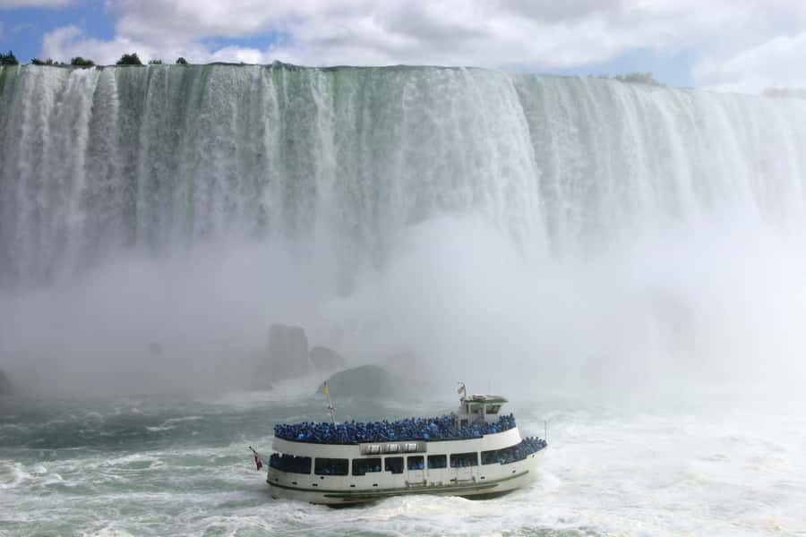 Niagara Falls, USA: Guided Tour with Maid of the Mist Cruise - Meeting outside Hard Rock Cafe: where your plan starts