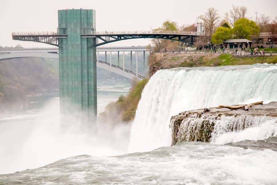 Niagara Falls, USA: Illumination Tour with Maid of the Mist - Night illumination: getting the timing right