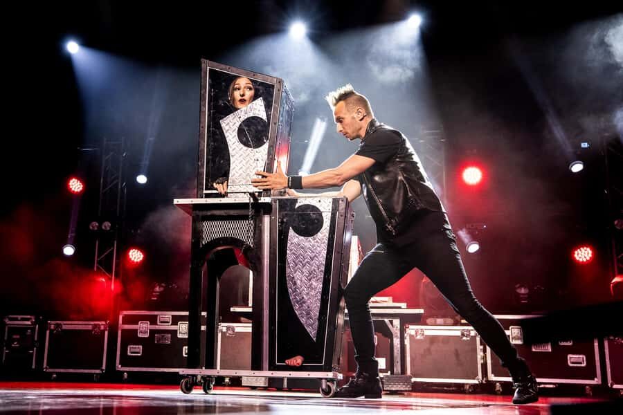 Niagara Falls, USA: Magic Theatre - Illusionist Leon Etienne - Tickets, Timing, and What You’ll Actually Get for $42