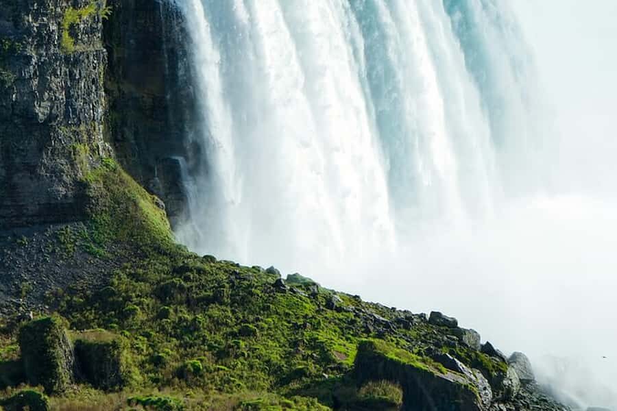 Niagara Falls USA: Niagara in a Glimpse with Boat & More - Luna Island and the rapids: closer to the river’s mood