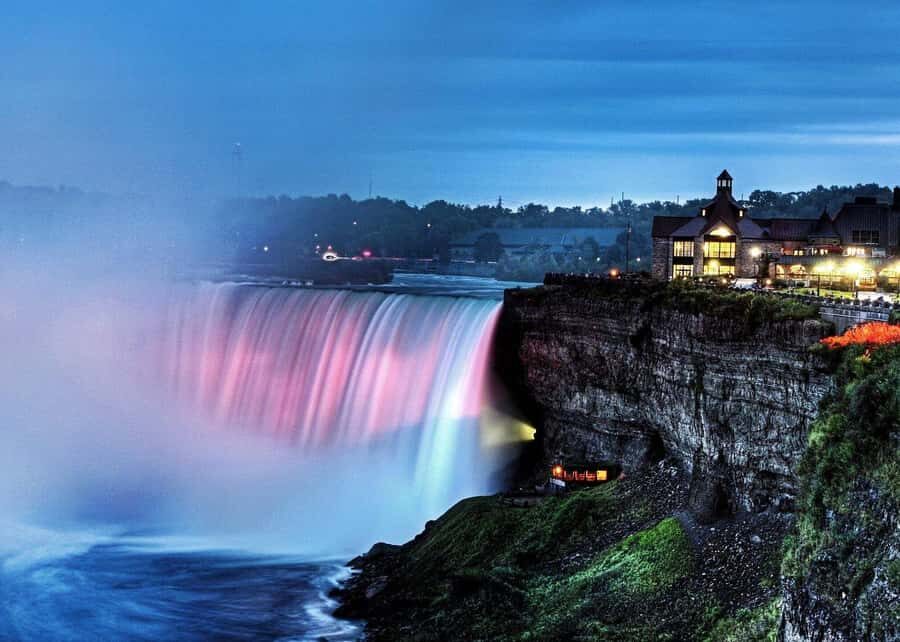 Niagara Falls, USA: Nightlight Experience with Fireworks - Photo strategy for illuminated Niagara Falls (and not losing the shot)