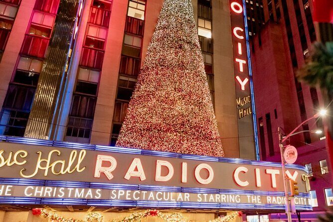 North Pole Express Bus Tour NYC Christmas Lights Experience - Stop by Stop: What You’ll See During the Holiday Lights Loop