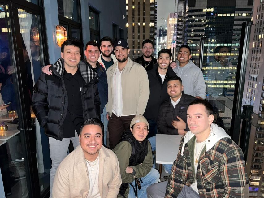 NYC Bar Tour: Gangsters, Heroes + Bright Lights of Broadway - Cocktail lounge stop: sampling drinks while the group stays moving