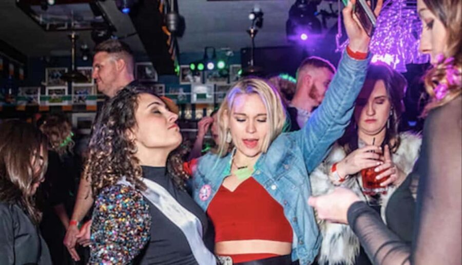 NYC Bar Tour: Gangsters, Heroes + Bright Lights of Broadway - Who should book this NYC Bar Tour?