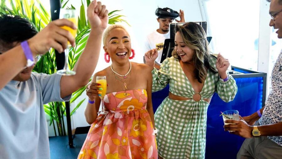 NYC: Bottomless Brunch Cruise - The Sky Deck: Panoramic Views and Photo Angles