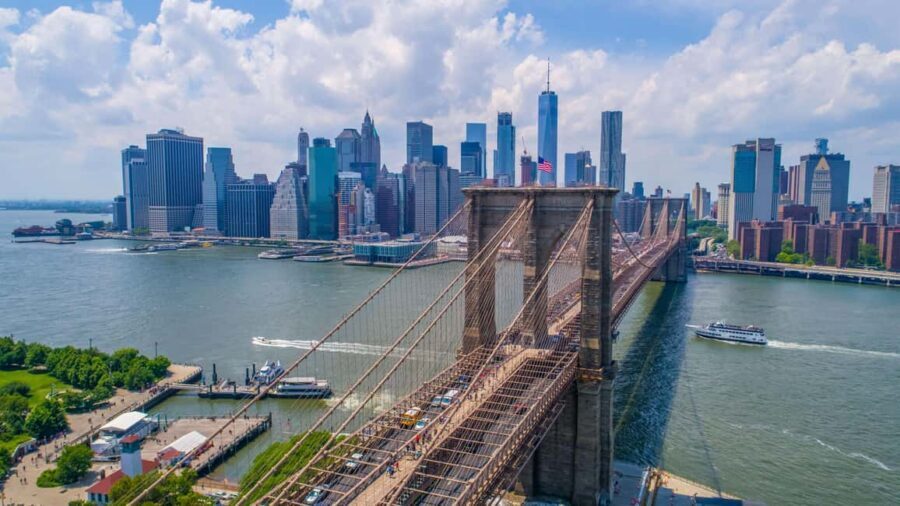 NYC: Brooklyn Bridge, DUMBO, and Skyline Small Group Tour - Brooklyn Bridge Park: the skyline keeps going