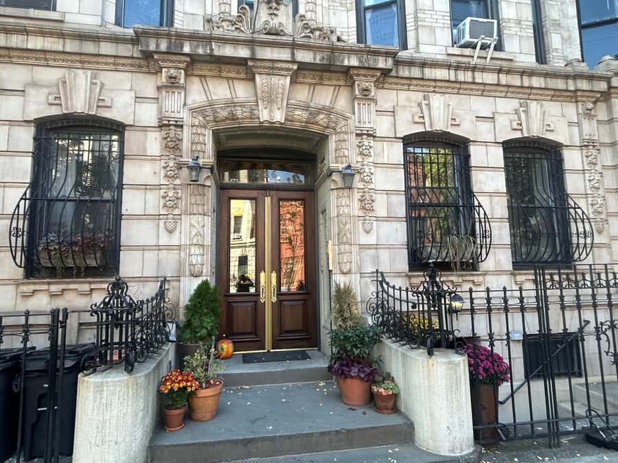 NYC, Brooklyn: Notorious Biggie Smalls Themed Walking Tour - Start at Jay St-MetroTech, then meet for the walk at 7th Street Burger