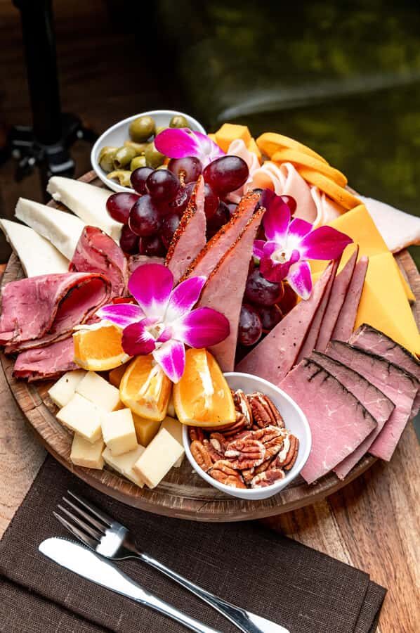 NYC: Central Park Cafe Scenic Lunch & Dinner Experience - Drinks and timing: how to protect your evening