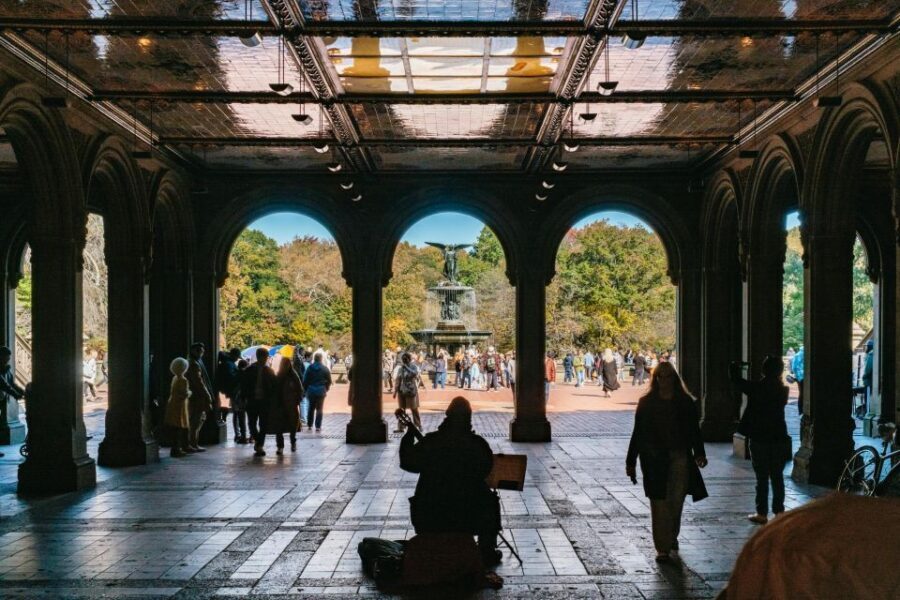 NYC: Central Park Guided Pedicab Tour - The early loop: bridges, carousel nostalgia, and family-famous corners