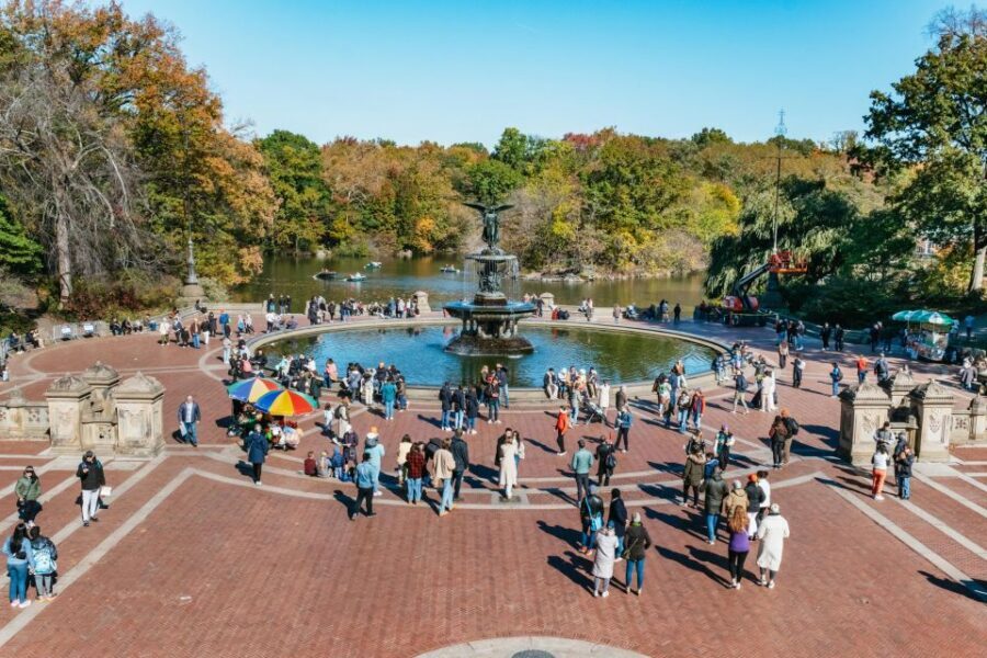 NYC: Central Park Guided Pedicab Tour - Bow Bridge, Alice in Wonderland, and the boathouse circuit