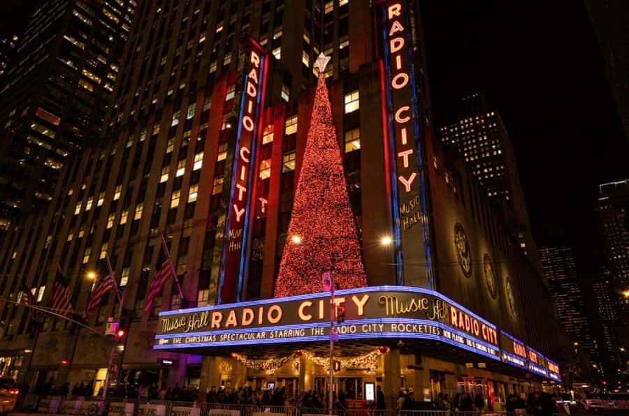 NYC: Christmas Holiday Guided Walking Tour with Dessert - Price and value: is $35 fair for a 2-hour Christmas walk?