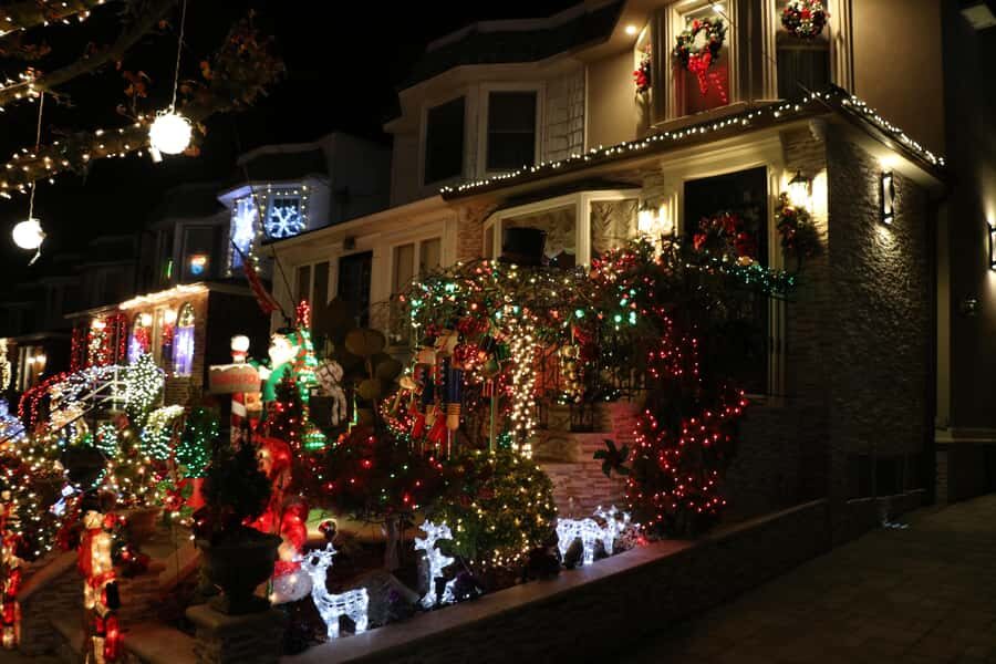 NYC: Christmas Lights Dyker Heights, Bay Ridge and DUMBO - Bay Ridge: A Short Stop That Works as a Warm-Up
