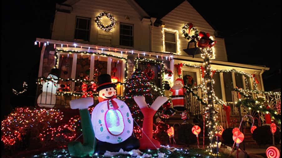 NYC: Christmas Lights Dyker Heights, Bay Ridge and DUMBO - Bryant Park Finish: When the Tour Becomes the After-Party