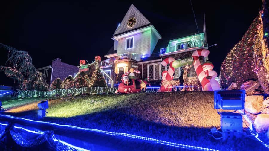 NYC: Christmas Lights Dyker Heights, Bay Ridge and DUMBO - Price and Value: Is $41 Worth It for This Mix?