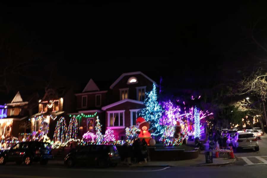 NYC: Christmas Lights Dyker Heights, Bay Ridge and DUMBO - Meeting at Times Square: Get Positioned Before the Ride