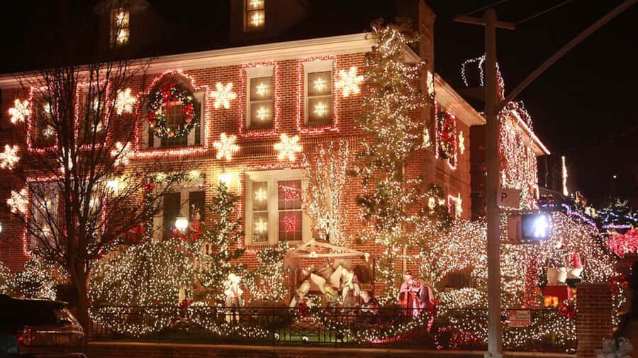 NYC: Christmas Lights Tour and Dyker Heights - What to wear: this is an outdoors-at-night kind of tour