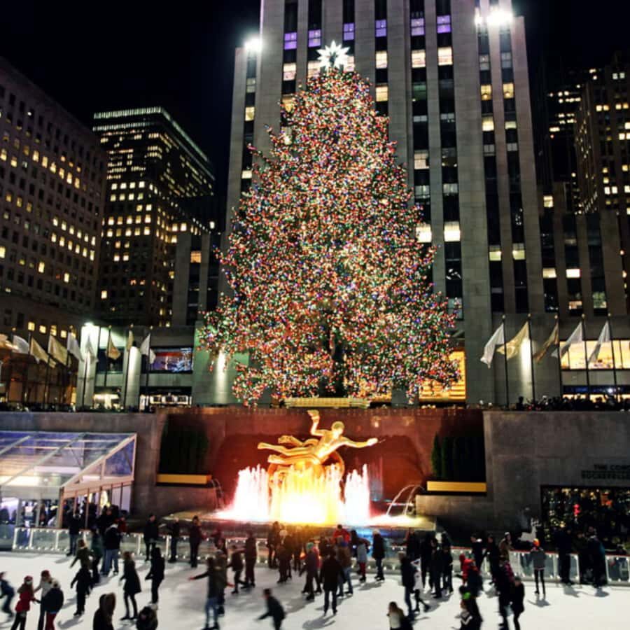 NYC: Christmas Lights Tour in Midtown Manhattan - Comfort on a cold pedicab: blankets and canopies help a lot