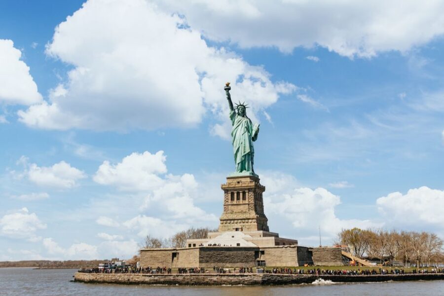 NYC: Circle Line 1.5-Hr Landmarks Skip-The-Box-Office Cruise - Chrysler Building and Midtown: Seeing Architecture Without Street-Level Guesswork