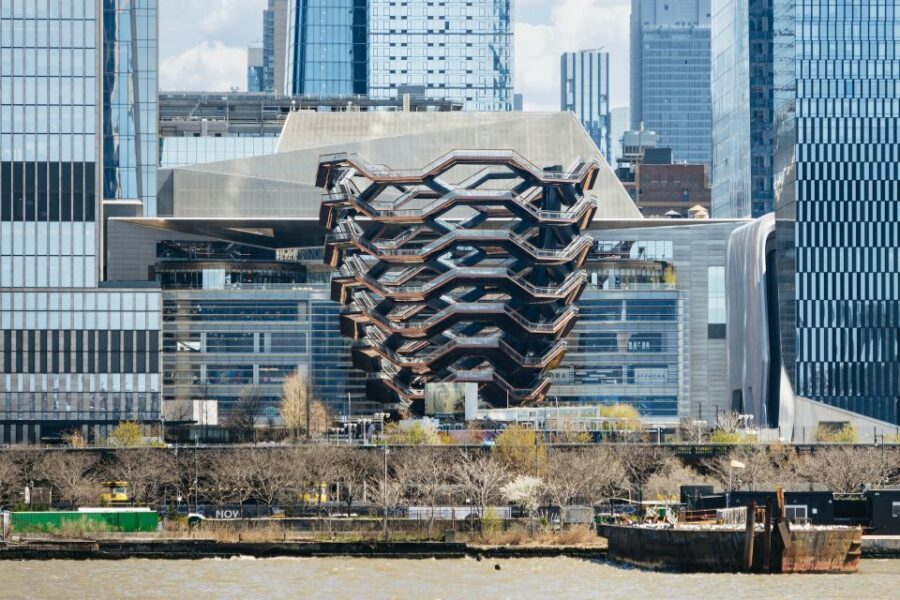 NYC: Circle Line 1.5-Hr Landmarks Skip-The-Box-Office Cruise - Brooklyn Bridge, Manhattan Bridge, and the Williamsburg Bridge Passes