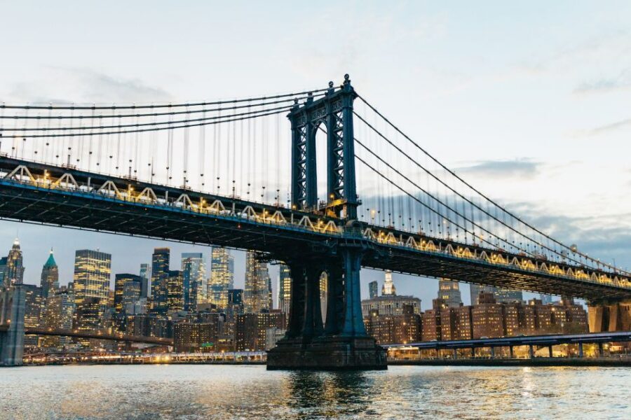 NYC: Circle Line 2h Harbor Lights Cruise Skip-The-Box-Office - Brooklyn Bridge, DUMBO, Manhattan Bridge: three bridges, three different photo styles