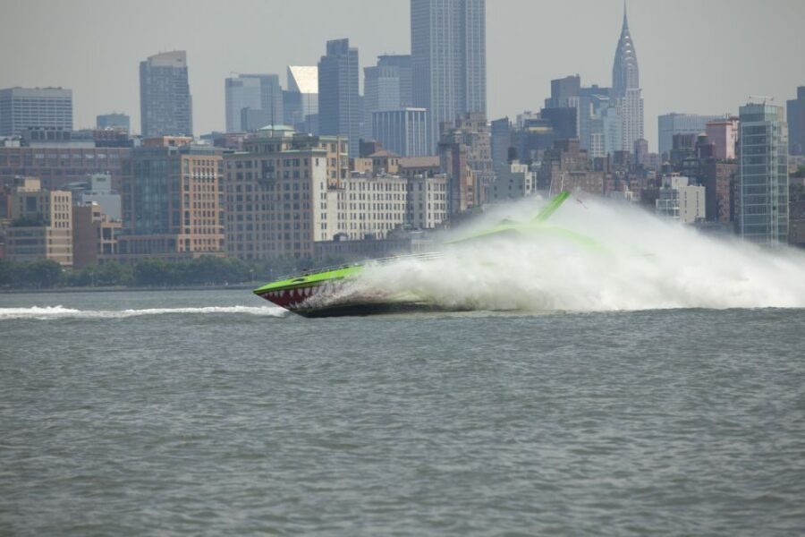 NYC: Circle Line "The Beast" Midtown/Downtown Speedboat Ride - Who should book The Beast (and who should skip it)