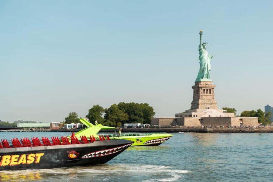 NYC: Circle Line "The Beast" Midtown/Downtown Speedboat Ride - Midtown vs downtown: which departure fits your plan