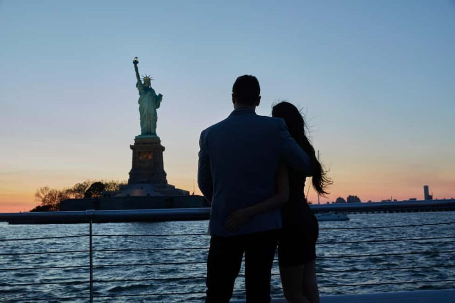 NYC: City Cruises Luxury Brunch, Lunch or Dinner Cruise - Photo-Friendly Moments: Great Views, Limited Outside Space
