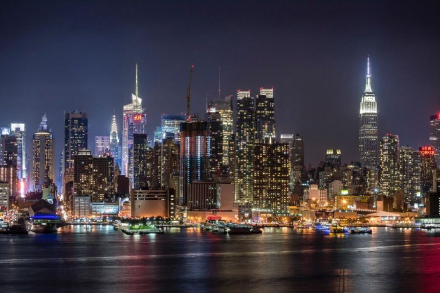 NYC: City Skyline Sightseeing MiniBus Tour at Night - Hoboken Landmarks: Carlo’s Bakery and Skyline Walk-Bys