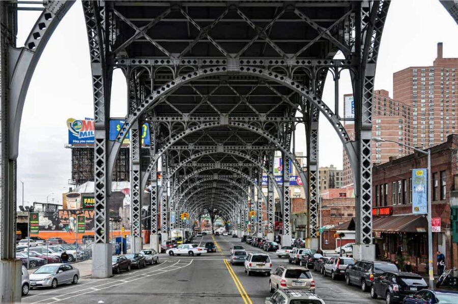NYC: Contrast Tour Manhattan, El Bronx, Queens & Brooklyn - Getting started on 7th Avenue and settling into the A/C ride