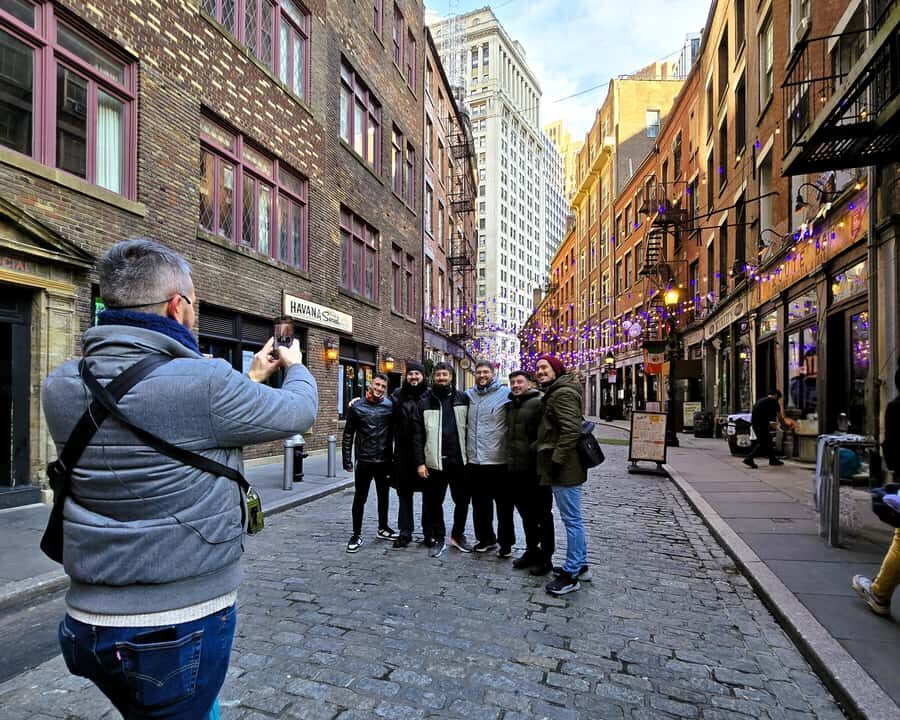 NYC Contrasts Tour: Harlem, Bronx, Bushwick, Queens, and Brooklyn - Bronx Stops That Mix Sports, Film, and Street Art