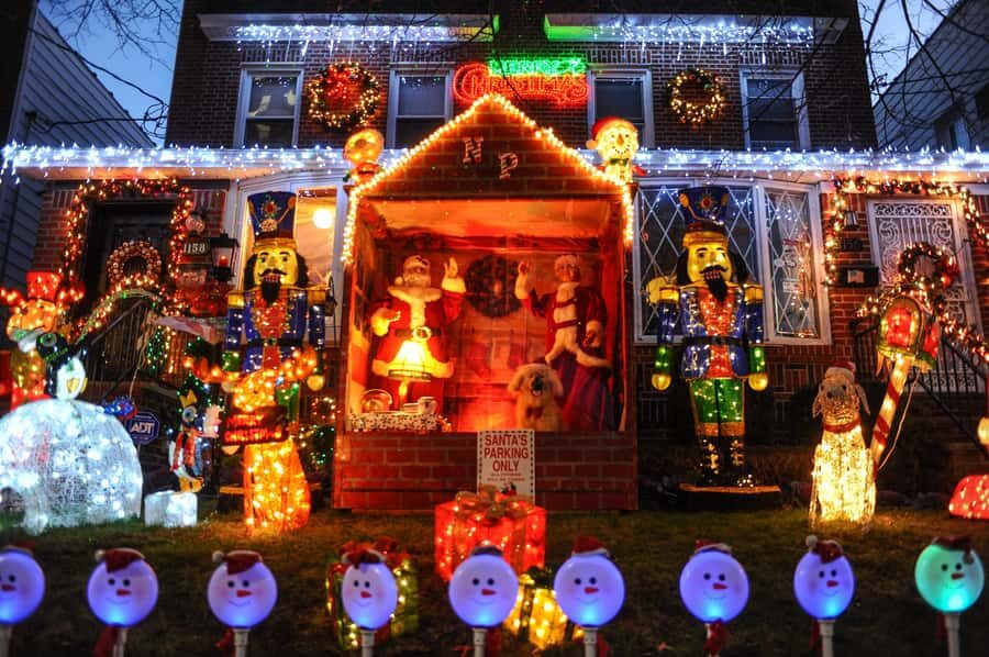 NYC: Dyker Heights Christmas Lights Tour with Hot Cocoa - Who this tour fits best
