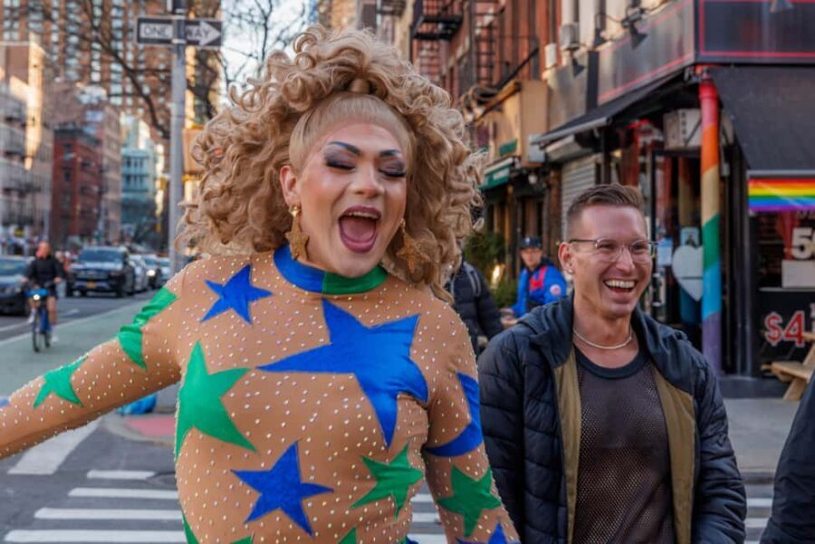 NYC: Fabulous Drag Night Out with a Drag Queen - The Bar-Hop Energy: Getting to the Show With the Right Game Plan