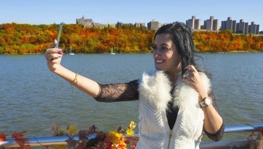 NYC: Fall Foliage Cruise with Live Guide - The big sightings: Palisades, Met Cloisters views, and skyline angles