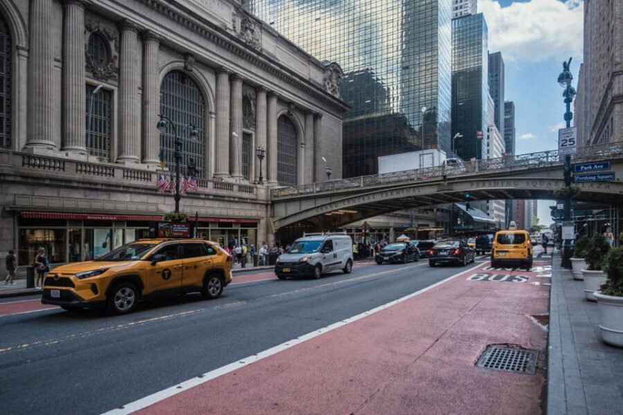 NYC | French guided tour Grand Central & Midtown - Whispering Gallery, Tennis Court, and the Secret Elevator Moments