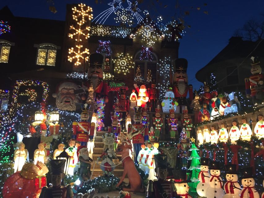 NYC | French guided tour of Christmas in Brooklyn - Guide Style Matters: French Narration, Stories, and Pacing