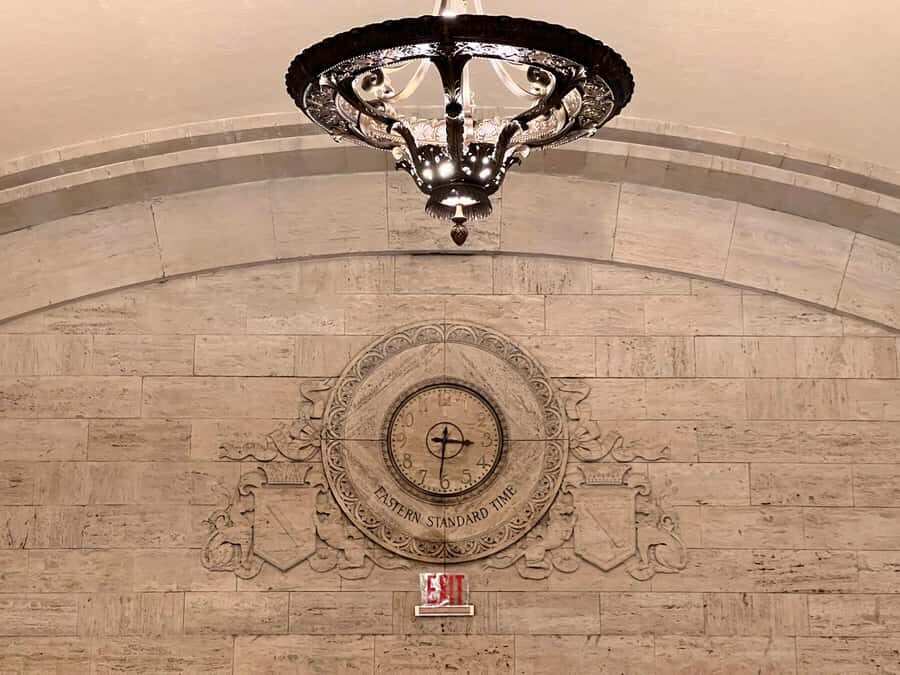 NYC: Grand Central Terminal History and Mysteries - Track 25 Meeting Point and the Two-Hour Flow