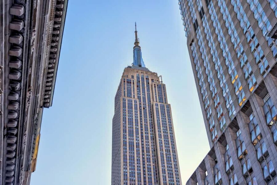 NYC: Half-Day Luxury Bus Tour of Top Highlights - Pier 17 and the Brooklyn Bridge Photo Moment: Getting the Angle Right