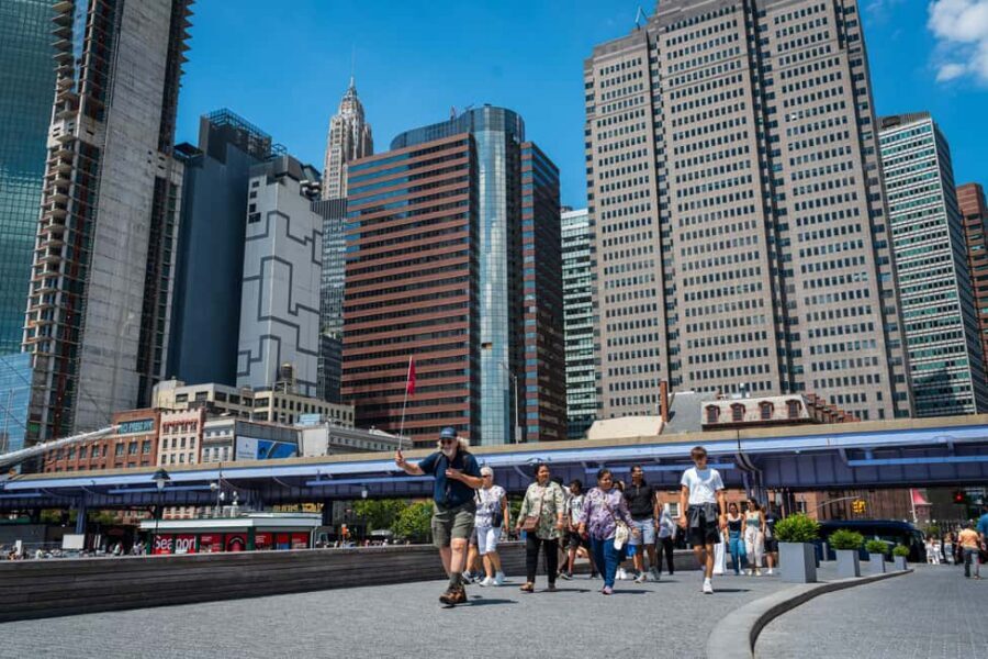 NYC: Half-Day Luxury Bus Tour of Top Highlights - Fifth Avenue to Washington Square Arch: Empire State, Flatiron, and SoHo Energy