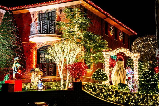 NYC Holiday Lights and Dyker Heights Luxury Bus Tour - Guides, bus comfort, and the small realities of a holiday night
