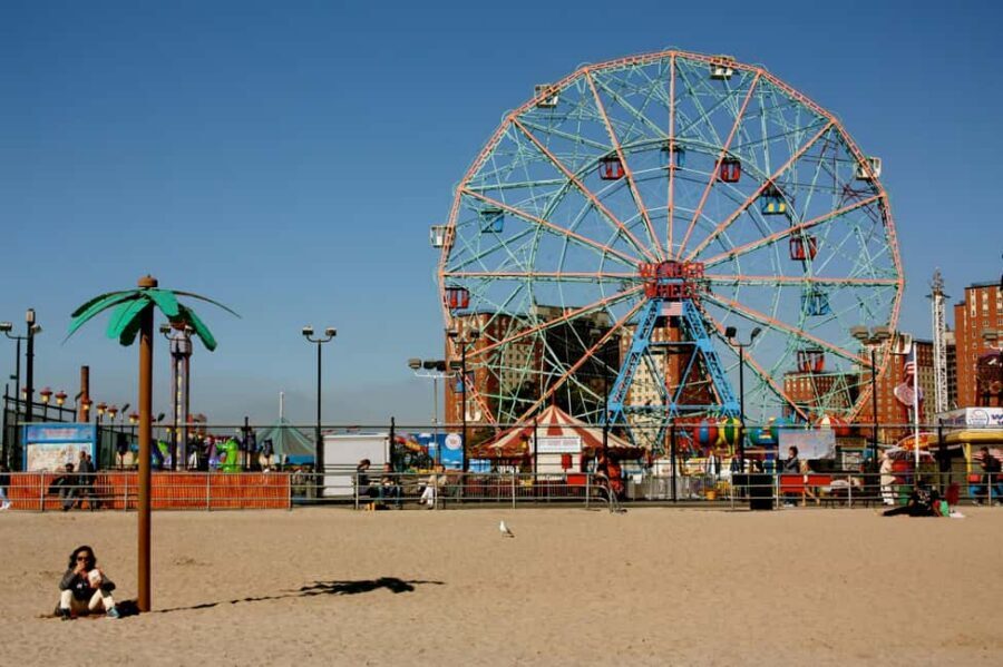NYC: Iconic Brooklyn - Bridge, Dumbo & Coney Island tour - The Jukebox Finale: A Fun Way to Land the Day