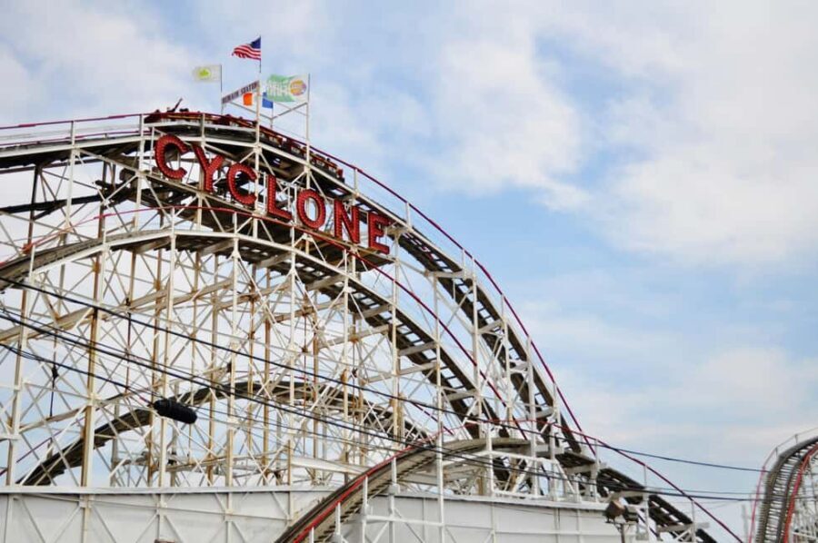 NYC: Iconic Brooklyn - Bridge, Dumbo & Coney Island tour - Languages, Guides, and How the Tour Feels in Real Life