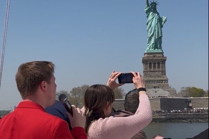 NYC Iconic Landmarks Cruise and Tour - Statue of Liberty Photo Stop: 305 Feet, Plus a 180° Turn