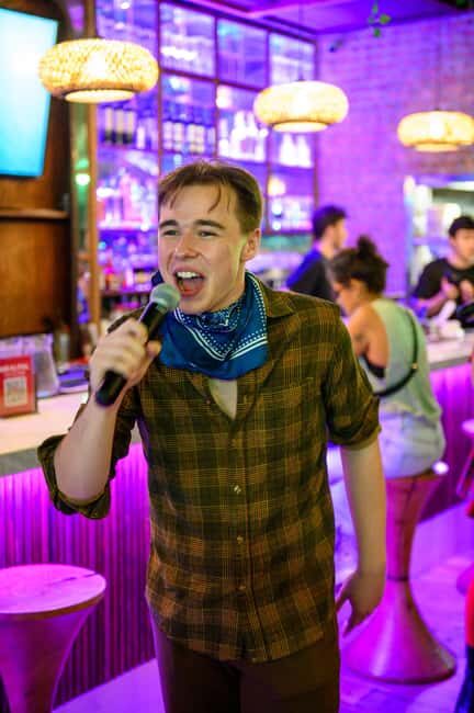 NYC: Immersive Dinner Show with Live Music - The show flow: performances that happen while you eat