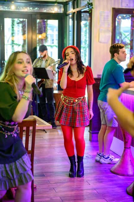 NYC: Immersive Dinner Show with Live Music - Atmosphere and location: why Columbus Circle helps
