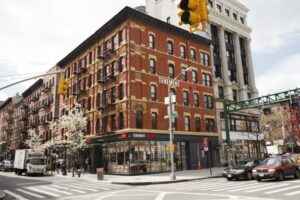 NYC: Lower East Side Devour Food & History Walking Tour - Starting at Katz’s Delicatessen and the art of a deli breakfast