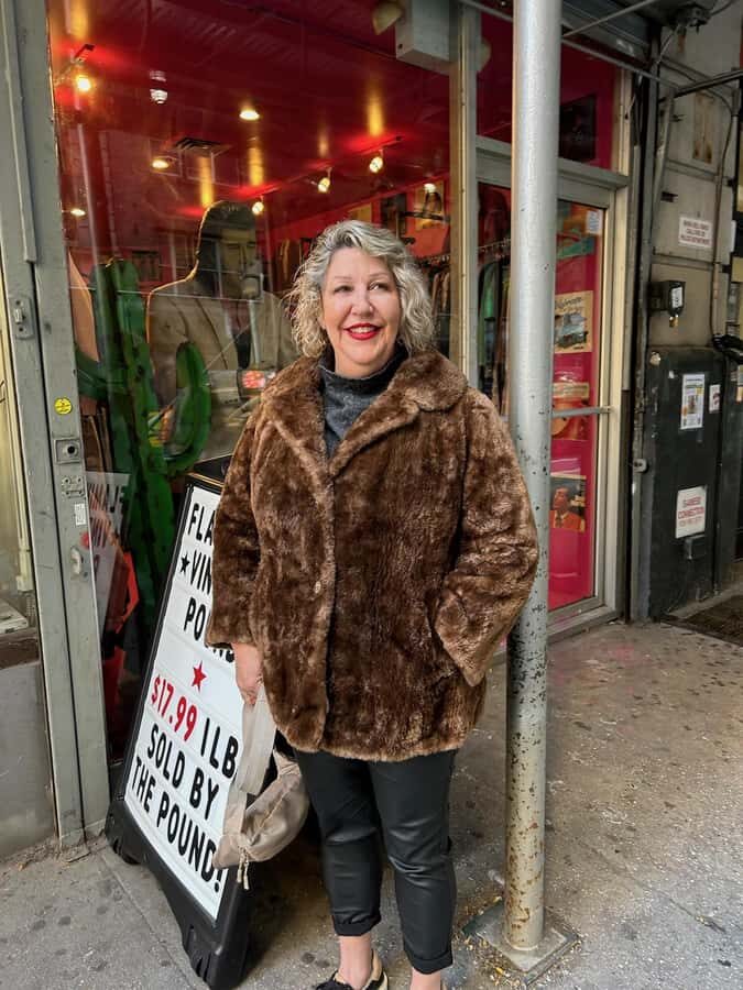 NYC: Manhattan Secondhand Shopping Day Tour - Should you book this secondhand shopping day tour?